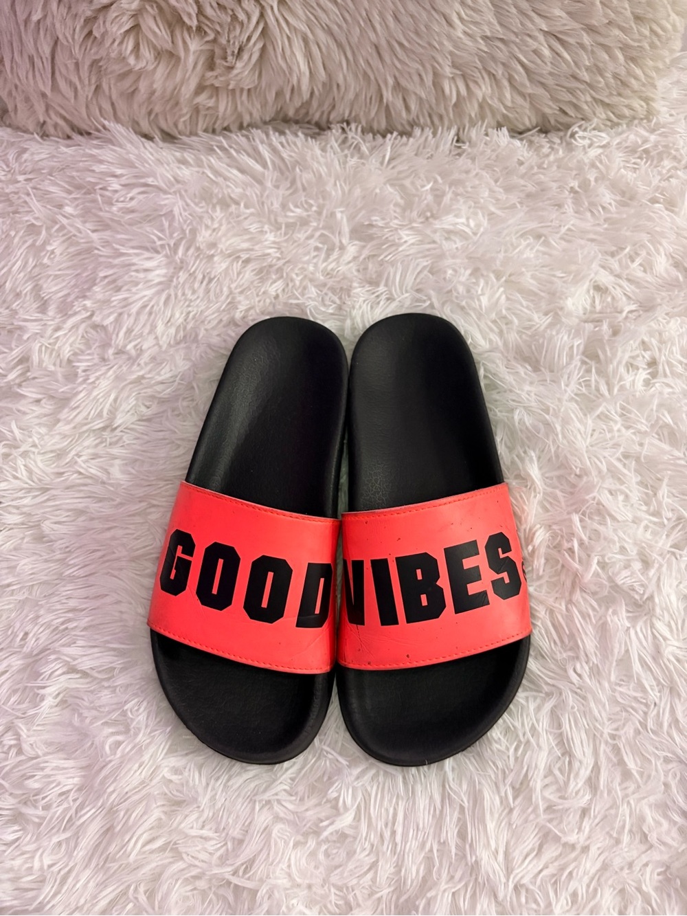 PINK Victoria's Secret Black & Coral Slide Sandals - GOOD VIBES
